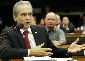 Deputado federal quer aproximar a população da política. (Foto: Divulgação)