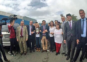 Parlamentares comentam sobre protesto contra senadores em viagem à Venezuela