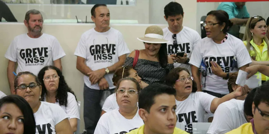 A categoria está em greve desde o início da semana. (Foto: Odair Leal/ A GAZETA)