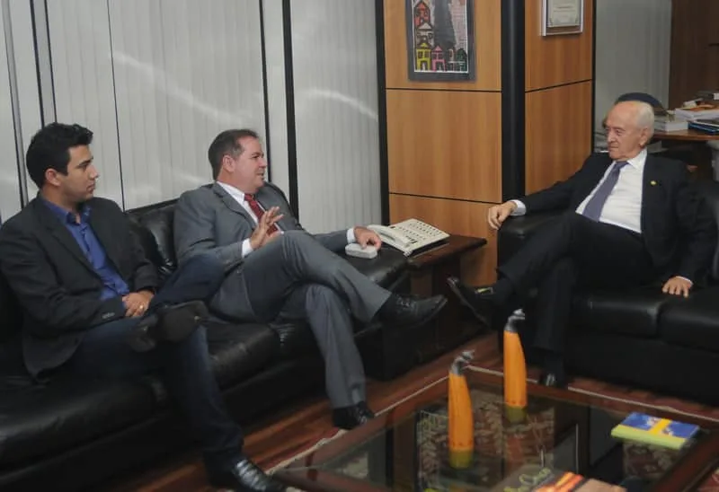 Tião Viana e o secretário Henry Nogueira se reuniram com o ministro Manoel Dias. (Foto: Secom Acre)
