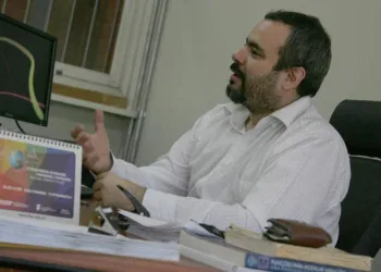 Ufac disponibilizou dois ônibus para alunos selecionados no edital de vagas para transporte terrestre. (Foto: Odair Leal/ A GAZETA)