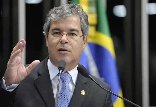 Em discurso na tribuna do Senado, senador Jorge Viana (PT-AC).