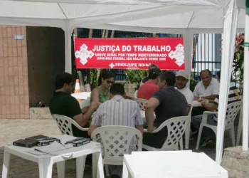 Servidores federais intensificam paralisação no Estado