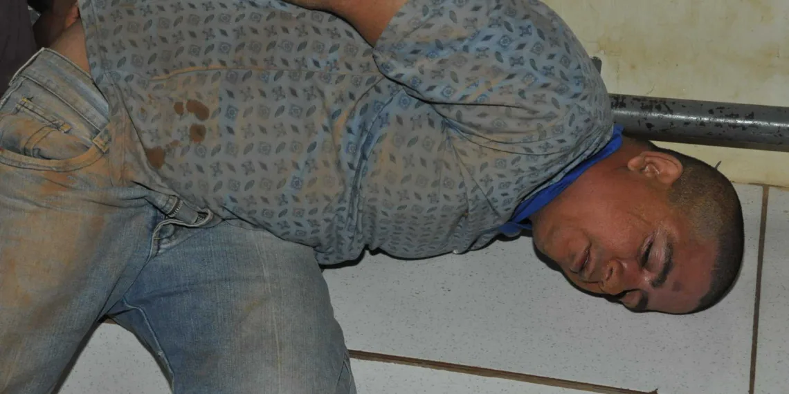 Homem invade igreja e agride pastor
