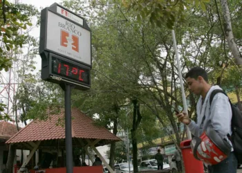 Frente fria moderada deve chegar à capital