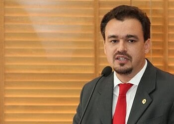 Daniel Zen reforça que a greve de professores acontece em momento inadequado