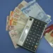 Com a alta da inflação é melhor pagar as compras à vista, orienta economista