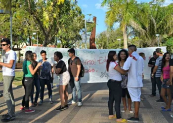 Professores estão em greve há quase uma mês no Acre. (Foto: Odair Leal/ A GAZETA)