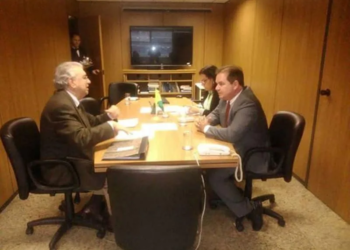 Governador Tião Viana com o secretário Nacional de Saneamento, Paulo Ferreira. (Foto: Assessoria)