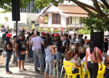Professores estão em greve deste o dia 17 de junho. (Foto: Odair Leal/ A GAZETA)