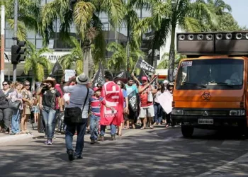 Concentração foi em frente ao Palácio Rio Branco. (Foto: Odair Leal/ A GAZETA)