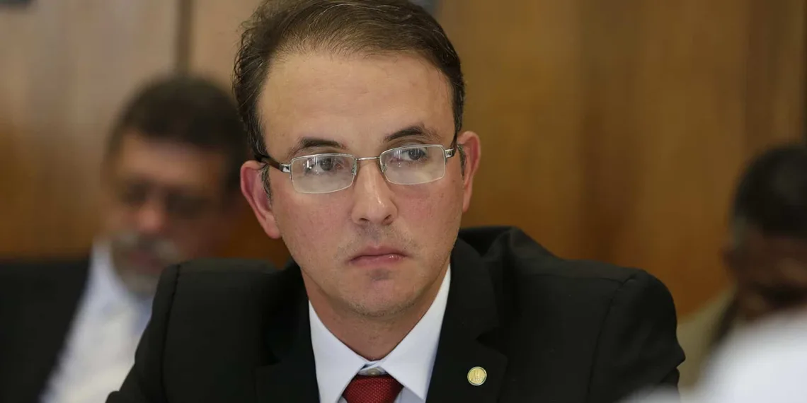 “Estou motivado para continuar trabalhando pelo meu Estado e país”, diz deputado Leo de Brito