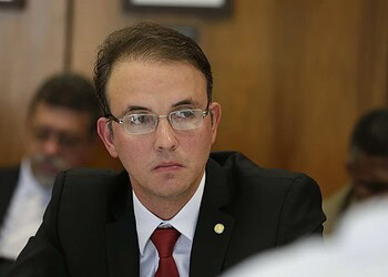 “Estou motivado para continuar trabalhando pelo meu Estado e país”, diz deputado Leo de Brito