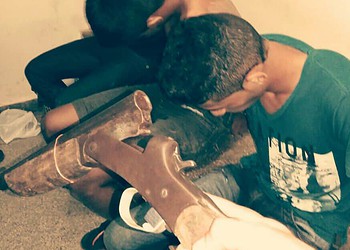 Menores são presos após roubo à taxista