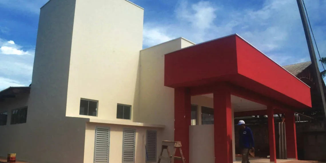 Empresário passa corrente em portão de posto Saúde e vai preso