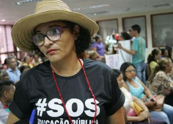 Presidente do Sinteac, Rosana Nascimento