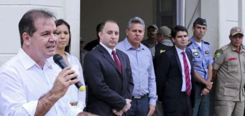 Tião Viana entregou 12 novos veículos à polícia. (Foto Secom Acre)