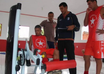 Parte do elenco trabalhou de manhã na academia do clube