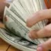 Dólar sobe R$ 0,07 e fecha no maior nível em quatro meses