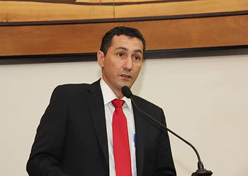 Deputado Jesus Sérgio sugere proibição do uso de celulares nas escolas