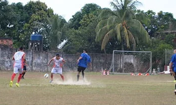 Atletas que não atuaram contra o Náutico/RR participaram de jogo-treino no CT José de Melo, nesta terça . (Foto: Murilo Lima)