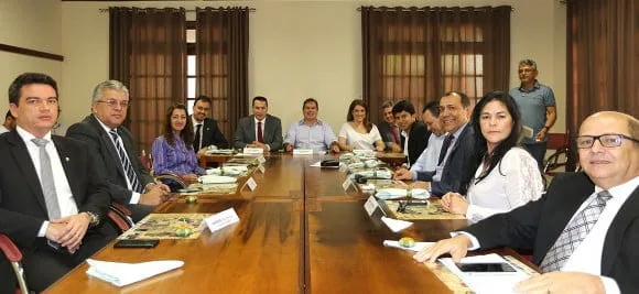 Deputados foram atualizados sobre projetos de governo. (Foto: Secom Acre)