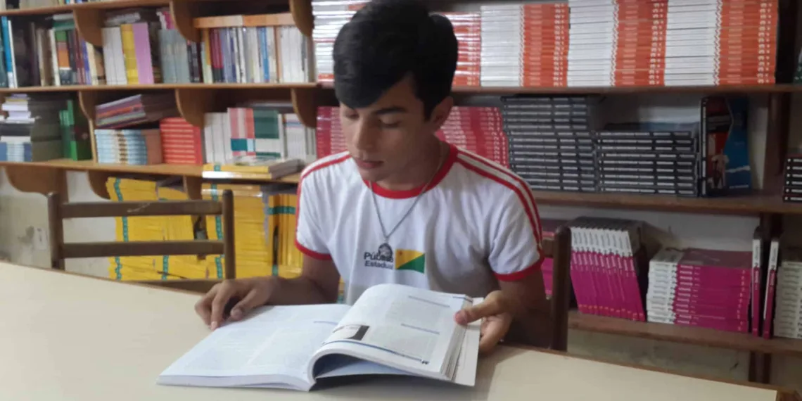 Com apenas 16 anos, jovem acreano representará o Acre na Câmara Federal