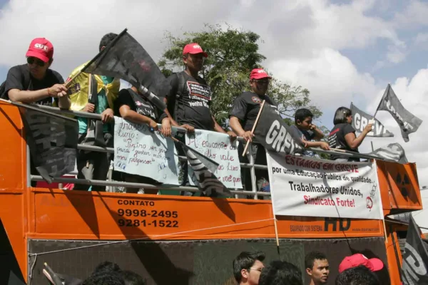 SEE anuncia que professores provisórios terão contratos cancelados