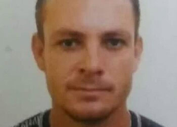 Gladson, 27, estava em casa quando foi atingido