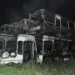 Incêndio destrói dezenas de ônibus em depósito