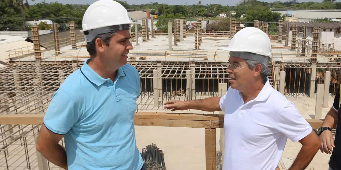 Marcus Alexandre e Jorge Viana visitam obras do Shopping Popular