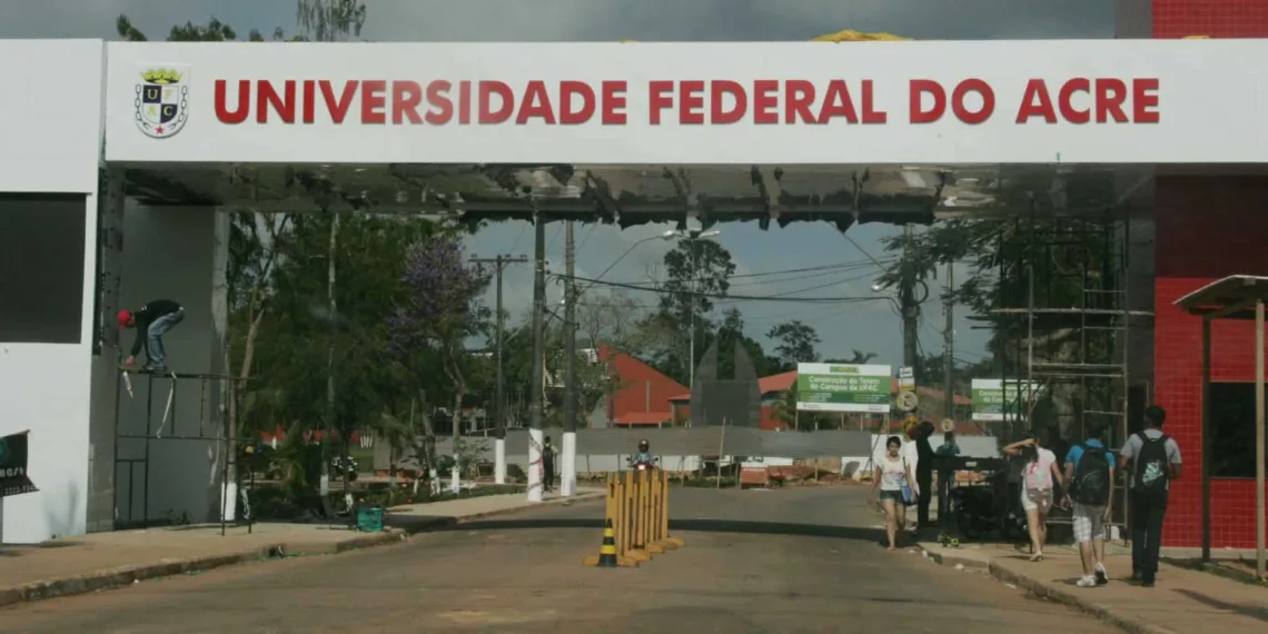 Greve na Ufac continua por tempo indeterminado e categoria intensifica o movimento