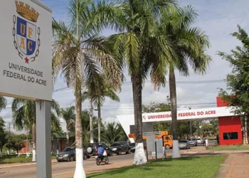 Professores da Ufac continuam em greve e semestre fica comprometido