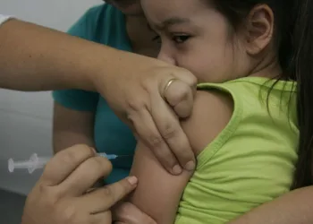 Sábado é dia de vacinar as crianças contra paralisia infantil