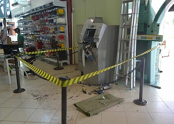 Bandidos arrombam mais um caixa eletrônico na capital