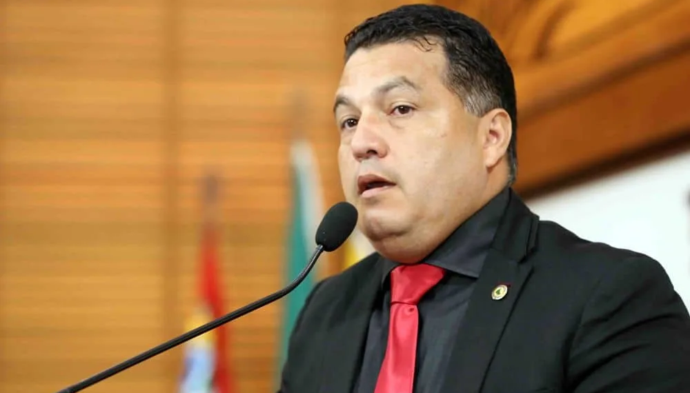 Eber Machado destaca aumento na conta de luz dos moradores da Cidade do Povo