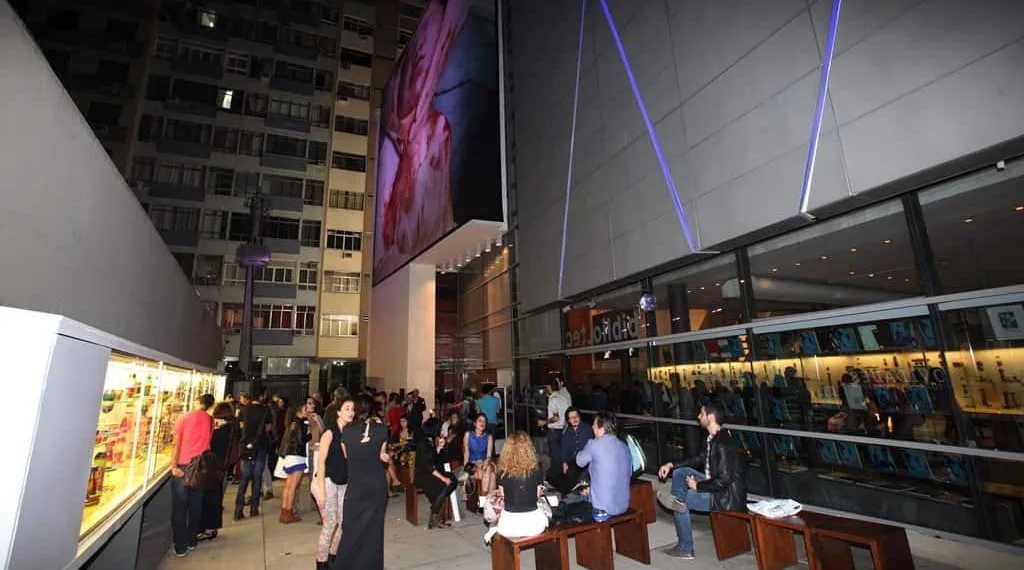 Prédio se transformou em uma verdadeira vitrine de arte moderna aberto ao público. (Foto: FOTO: ENY MIERANDA)