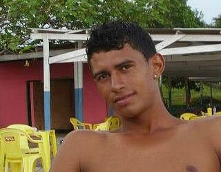 Motociclista morre após acidente com caçamba