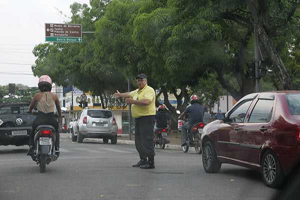 Durante apagão, trânsito em Rio Branco fica intenso. (Foto: Odair Leal/ A GAZETA)