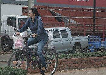 Bicicleta X carro: opção saudável para saúde das pessoas e do planeta