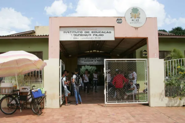 Aluno que detonou bomba caseira em sala de aula será transferido, afirma coordenador