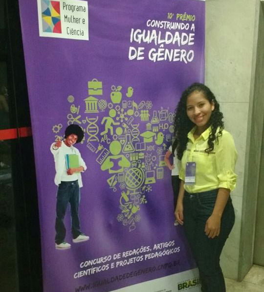 Saria Soares é aluna da escola Doutor Djalma da Cunha Batista. ( FOTO: ACCIOLY GOMES)