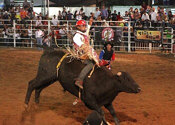 ExpoBujari começa nesta quinta-feira com atrações musicais e rodeio