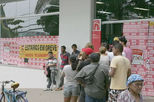 Com greve de bancos, consumidores devem ficar atentos a vencimento de contas