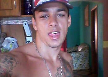 Jovem é assassinado com tiro na cabeça, no meio da rua, por causa de cachorro