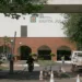 Mulher barrada por causa de vestido entra na Justiça contra hospital