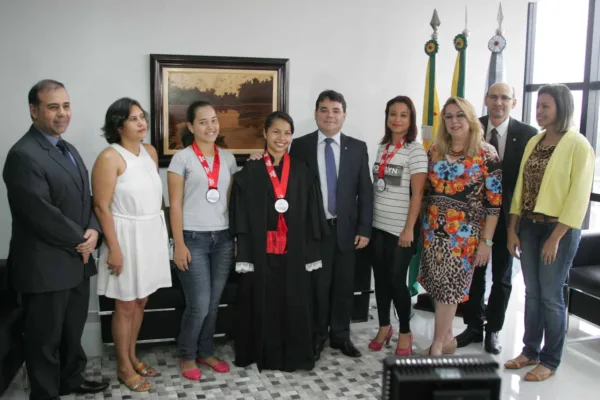 MPE/AC realiza entrega de premiação dos vencedores do concurso Promotor Por Um Dia