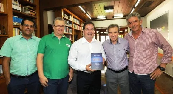 Governador recebeu diretor da Brazpeixes e falou sobre a Peixes da Amazônia. (Foto: Secom Acre)