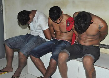 Trio é preso com duas armas de fogo, celulares e dinheiro