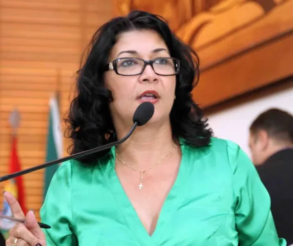 “Trabalho de forma a contribuir e construir uma nova realidade para a sociedade”, afirma Eliane